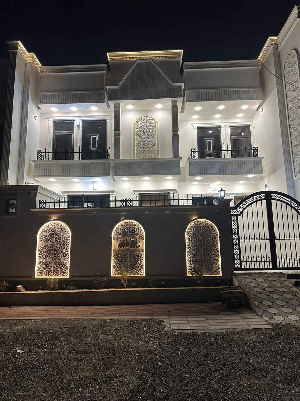 ((بسم الله الرحمن الرحيم))
🏡          🏚 

#بيت_للبيع         

🔴في الجغيفي ثانيه

🔴 كاع بيت نايل 

✅المساحة 220
 
مكون من 5غرف نوم
 صالات2
ومطبخ 
واستقبال 
حمام عدد2
مناور عدد 2

 🛣 الشارع 🛣🛤 : 10

🗒📑⚖️ نوع الملك : طابو زراعي صرف علمن عند الشراء تدخل مباشرتا بل سند المشترك الطابو لصرف الازراعي

💸💰 السعر  💰💸: 200🔴 وبي مجال

للاستفسار : مراجعة 
🥇 مكتب الدليمي 🥇
🩸📍العنوان الجغيفي _نهايت سياج المقبرة على السايد الايمن.                         
                                     
            📱📲  للاتصال :  ميثم*********** 📞☎️

#عقارات_الفلوجة #عقار_للبيع #عقارات_الانبار #عقارات_العراق  #العقار #عقار
#العقار_للبيع #للبيع #بيع #بيت #بيوت #قطعة #قطع
#ارض
