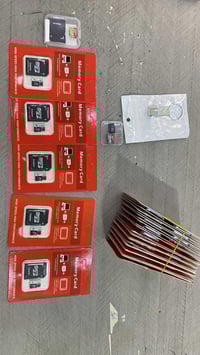 متوفر ميموري كارد عدد ٢٥ قطعة 1 تيرا بايت+ فلاشات USB + قارئ كارت، كله...