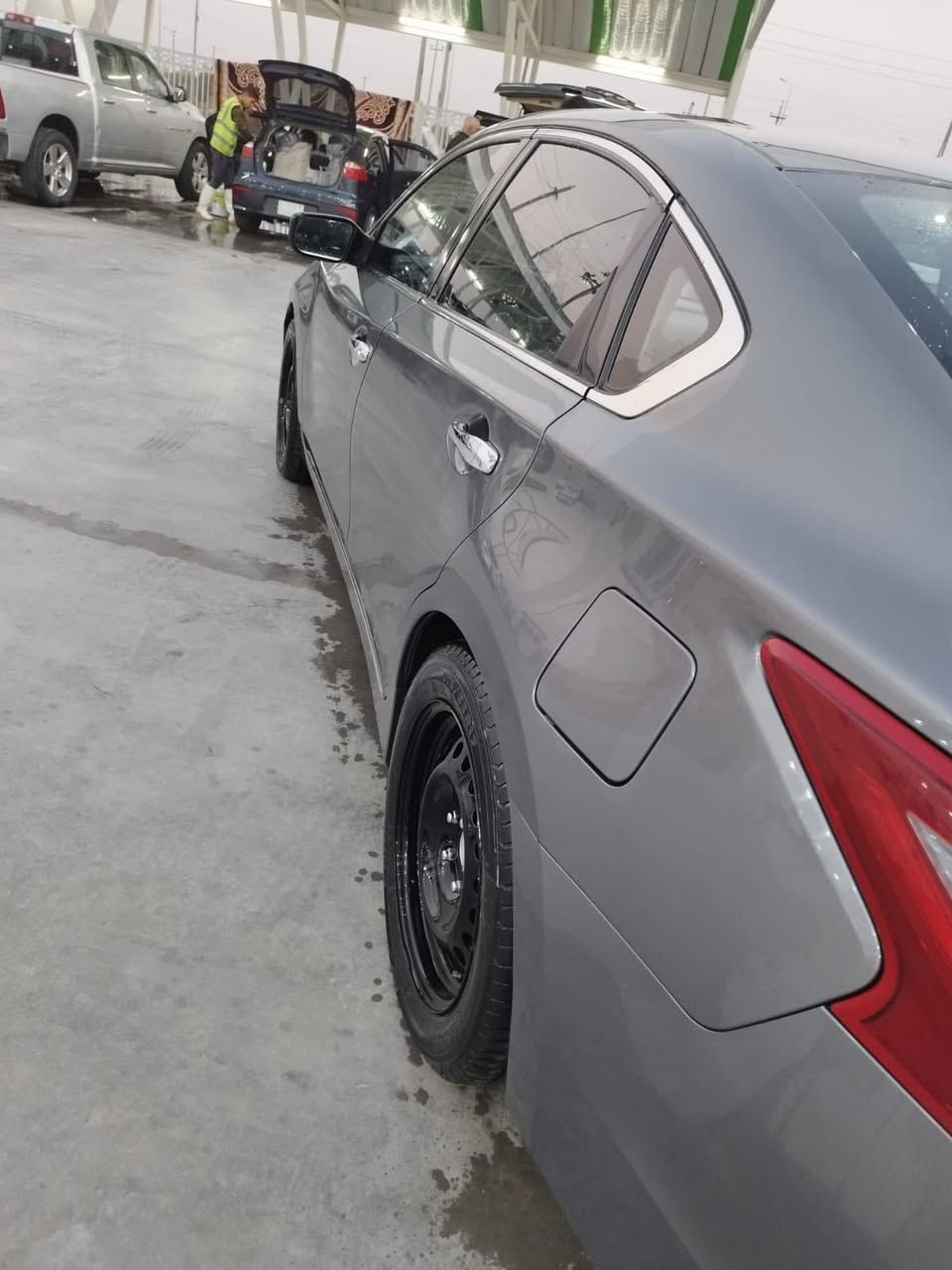 سلام عليكم نيسان التمياء موديل 18 حادثهه بس بنيد وهنا صار بيهه جاملخ امامي تبدل ب اصلي نفس لون وبيهه كلير سياره مال أمريكا كير مكينه كفاله تخم تاير تبريد حداده كلش جاهزه للاخيرموصفات فول
بصمه تشغيل وبصمه بوب وتشغيل عن بعد رادر امامي جنابي كراسي كهرباء شاشه وتحكم ستيرن ومثبت سرعه  وكامره سعرهه 110 ومبيهه مجال *********** سياره حره رقمهه ذي قار مكاني بصره حي المهندسين
