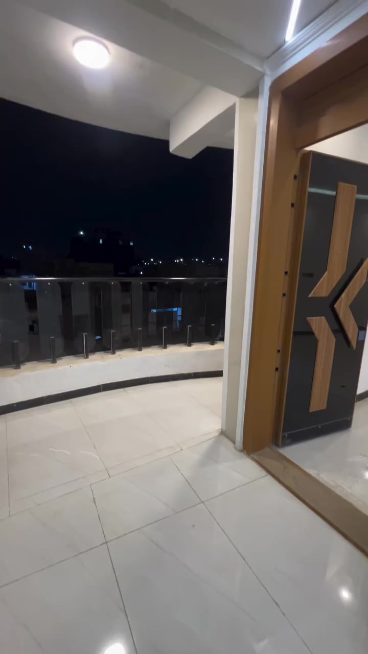 شقة ملك صرف للبيع 
اخر شقة باقيه  
⬅️موقع مميز الوزيرية قرب تقاطع الفنون 
🔑استلام فوري /مساحة120متر /غرفتين وصالة ومطبخ وحمام مع منور ويالكون 
🔍مصعد يعمل على مدار ساعة 
⏰ 
📌لكل شقة 
تانكي ماء
ماطور ماء
سخان ماء
ميزانية الكهرباء 
ميزانية الماء 🚦
خدمات صيانة 👨‍🔧 🔧
خدمات تنظيف 🧹🪜
خذمات امنية خاصة 📡👮🏻‍♂️
البناية بموقع مميز محاطةً بجميع المرافق الخدمية  والأسواق 
(توجد خدمات مابعد البيع)👷
للحجز والاستفسار ***********
