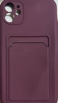 جراب موبايل بلون بنفسجي أنيق ومميز، مصنوع من مادة قوية لحماية الجهاز....