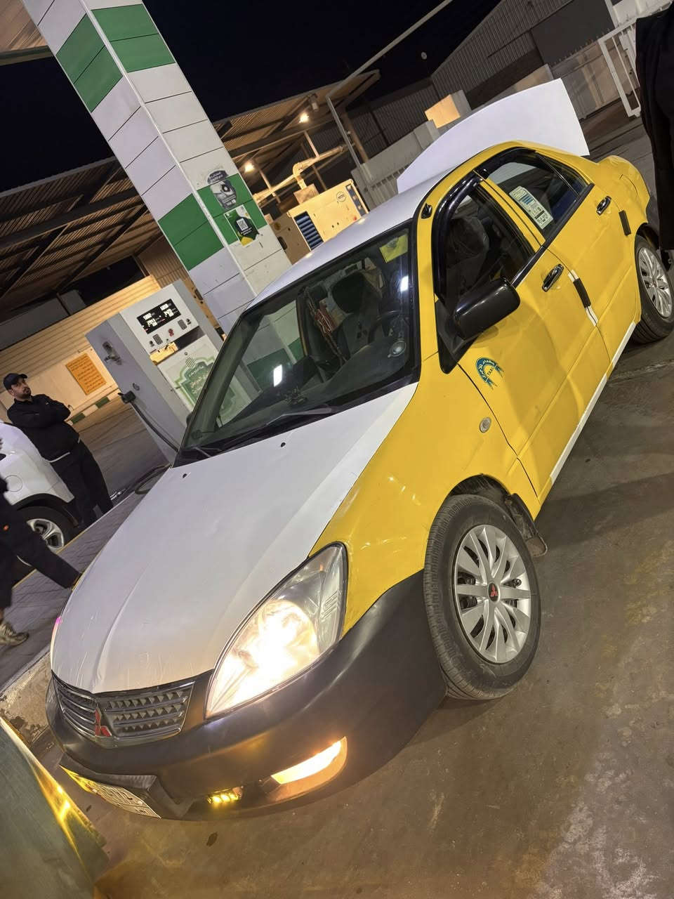 السلام عليكم ،مسيوبيشي لانسر ٢٠٠٩
محرك ٢٠٠٠
بيها منظومة غاز 
شاشة 
تخم تايرات ، دوشمة جلد .
لايتات زنون
مسوي عليها إدامة 
كفالة كير و محرك 
رقم بغداد تحويل مباشر 
السعر 65 ورقة 
المكان بغداد الدورة / للاستفسار 
***********
