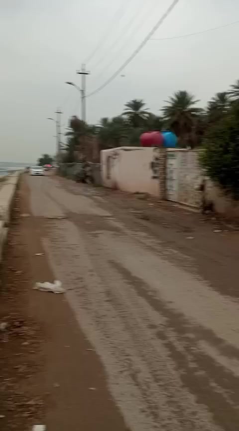 السلام عليكم تعلن شركة الجبوري للعقار والمقاولات العامه عن بيع دار ملك صرف زراعي سند 25 في منطقة الكريعات القصور يطل على نهر دجله مباشر بناء نضيف
1 المساحة 650 متررررر
2 الواجه 15 مترررر 
3 النزال 43 متررر 
4 عرض الشارع 10 مترررر على نهر دجله مباشر 
5 السعر مليونين المتر وبي مجال 
يتكون من كراج وحدايق وبيت طابقين صاله كبيره وحولي ومطابخ 2 ومنور وخدمات 2 معزوله  6 غرف نوم 
عنوان الشركة الكريعات الكويتي شارع حسينية ابي تراب قرب فلكة القرغولي استفسار اتصال على الارقام التاليه 
*********** أبو صكر الجبوري 
***********
