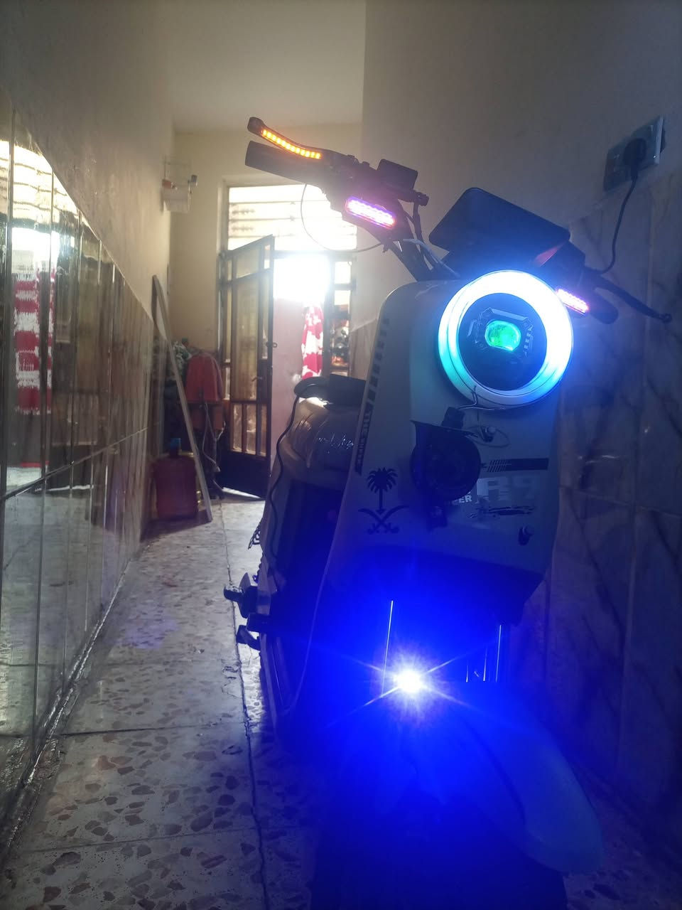 دراجة شحن

نوع r9

نضيفة بس ناقصها جاملغ امامي

بيها نضام بگR

2024

4سرع

سرعتها الحقيقي 55

بصمتين وسويجين

كهربائيات كلها شغالة

بطارياتها 16امبير تعبانات بس يمشن اقل شي ٦ أشهر

 المكان البياع حي التراث 

السعر 300 بيه مجال 

ارقم ***********
