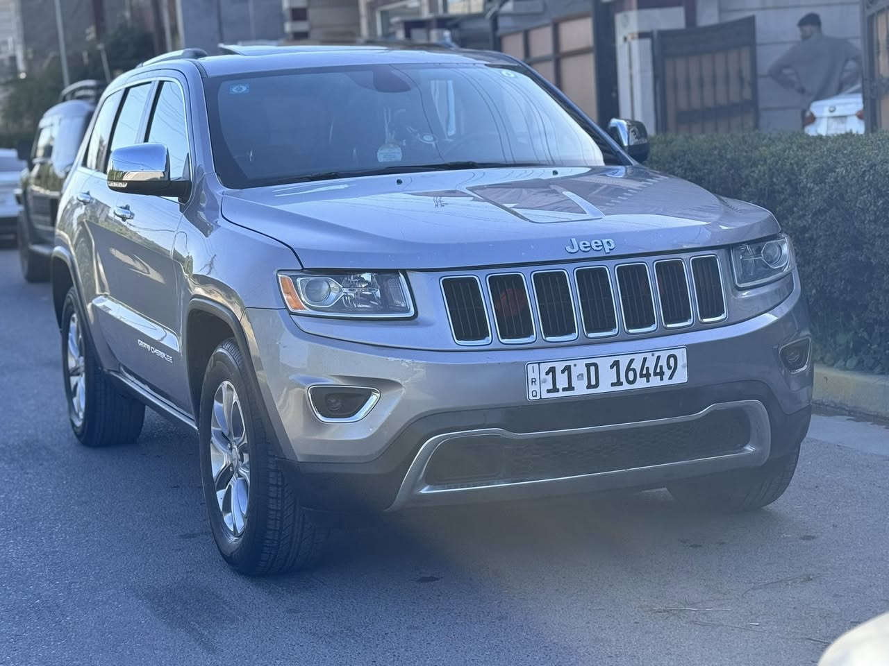 السلام عليكم
للبيع فقط بدون مراوس

 جيب كراند شيروكي 

السعر 185 وبيها مجال حك جيتك

موديل 2015 

4انظمة قياده 

كشنات جلد

كشنات كهرباء

كير طياره 8 نمر 

محرك المرغوب شرط يمشي على البانزين العادي

فول لمتد 

سلايت 

كشنات تدفئة تبريد 

كشنات خلفيه تدفئة 

شاشة كبيره 

سياره عليها ادامه كامله 

صدر جديد 

تخم تاير 

رقم انكليزي باسمي شرط تحويل ثاني يوم  سنويه بسمي

سياره متعوب عليها ومال بيت 

صور الحادث بلمنشور مع السونار

***********
