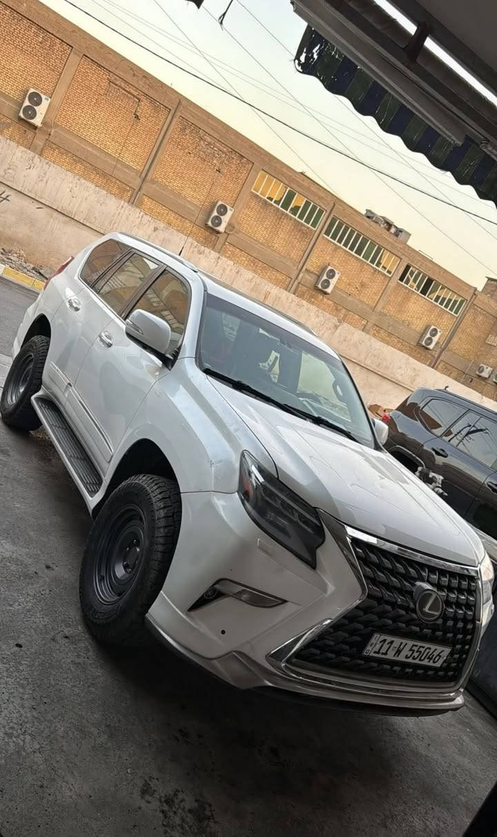 السلام وعليكم 
لكزز مكفوله كفاله عامه 
موديل 14 سعرهه 
36 وبيهه مجال  قليل 
مكانهه بغداد 
***********
