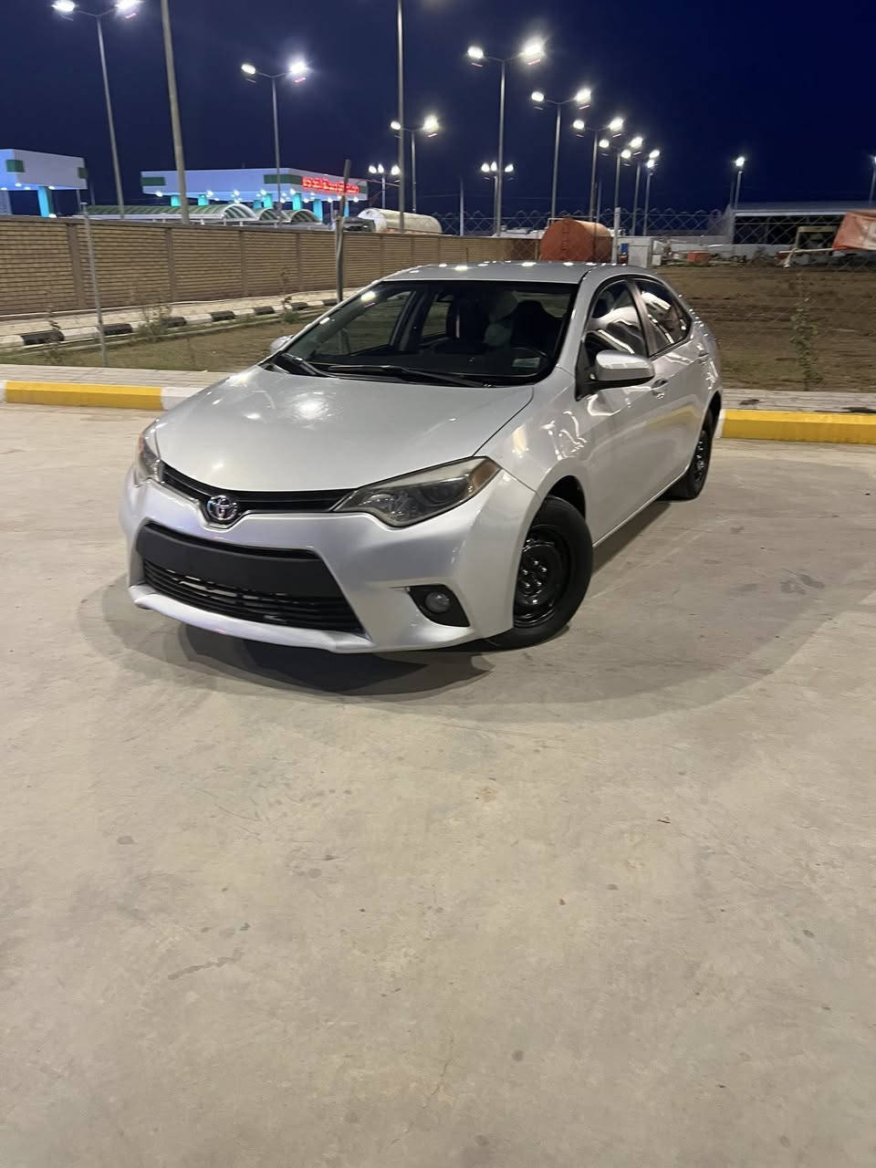 السلام عليكم كورلا 2015 للبيع السعر 120 سياره جاهزه من كل النواحي كير مكينه حداديه 100/100سياره كفاله عدا قطه وحده الجاملغ الخلفي صبغ  مكان السياره كوت شارع النسيج *********** رقم واسط مداور ثاني يوم
