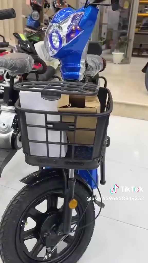 (( معرض الرحمة للبطاريات والدراجات الشحن ))
توفرت لدينا انواع مختلفه من الدراجات الشحن الكهربائيه 

كما مبينه بالصور ادناه

تتوفر لدينا خدمه توصيل للمحافظات كافه

لمعرفه الاسعار يرجى ارسال صوره الدراجه على الخاص وسيتم اجابته حول سعرها 

للتواصل والاستفسار 

*********** واتساب   

موقعنا / ديالى المقدادية حي المعلمين قرب جمعيه ابو عزوز ركن الاطفاء
