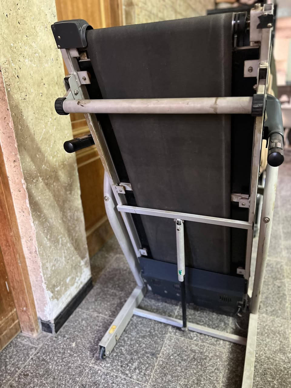 جهاز جري    سرعه عاليه مواصفات يحمل 120  بي رجاج تكسير شحوم بي شاشه تعد وقت سعرات حراريه قياس نبضات القلب مسافه مقطوعه
بي شناو بطن 
 اواكس 
يطبك ومياخذ مساحه 
 سعره 200  الف بغداد الكاظمية الطي 
***********
