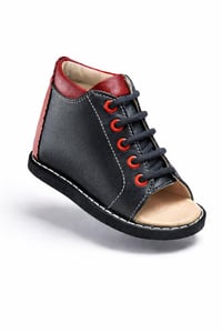 أحذية طبية أطفال • فلات فوت • توريد للتجار