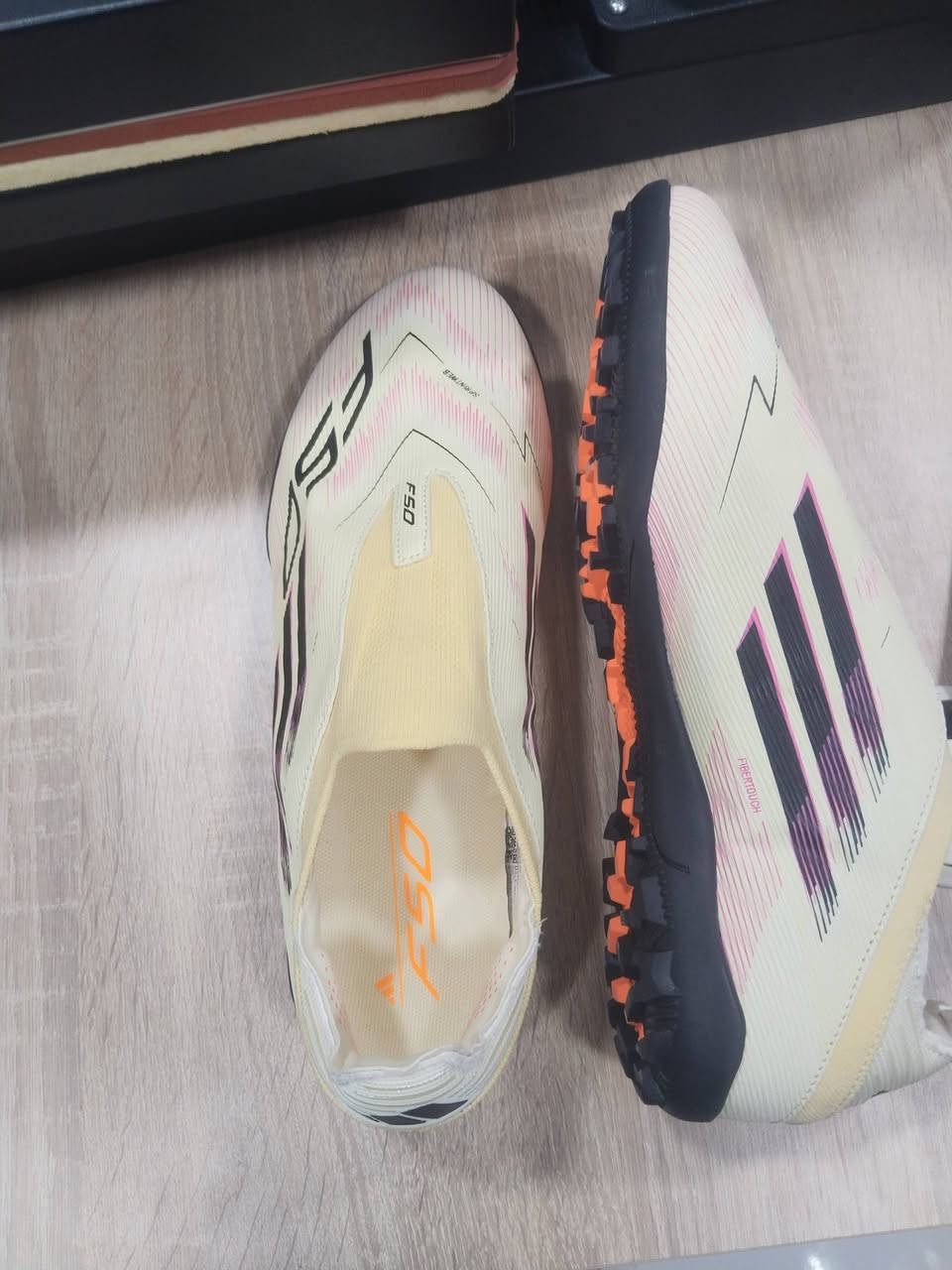 حذاء f50
القياس:  40/41/43
السعر خاص


**إذا كنت صاحب هذا الإعلان وتريد حذفه لأي سبب، رجاءا أرسل رسالة إلى الدعم الفني**
