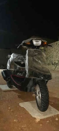 للبيع زعره شاصي نضيف ولا مره مفتوحه السعر 225