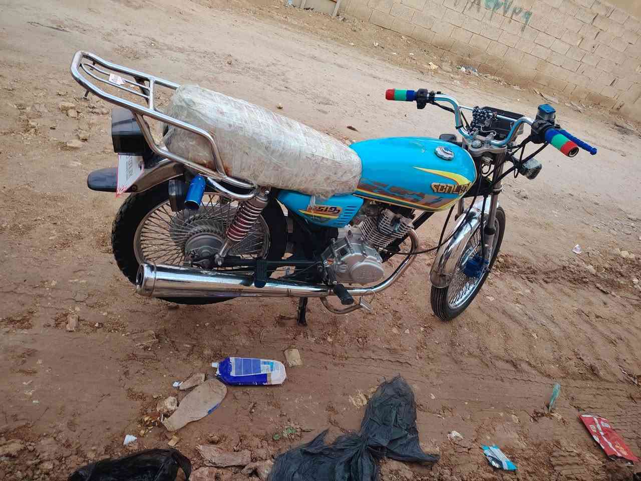 دراجة للبيع ب٥٥٠ وبيها مجال مكفولة كفالة عامة تايكر  أربعة كير
***********
