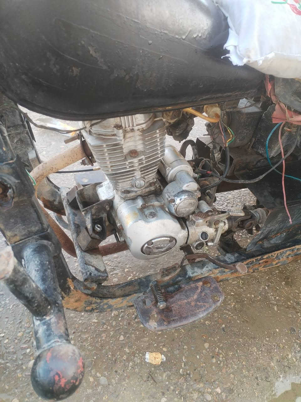 سلام عليكم ستوته لبيع كلك مكفوله من سرقه محرك نضيف مابي شي شاصي بيه لحيم تايرات نضيفات كهربايات شغاله عايزه ربط السعر 425 الرميثه حي المهندسين
***********
