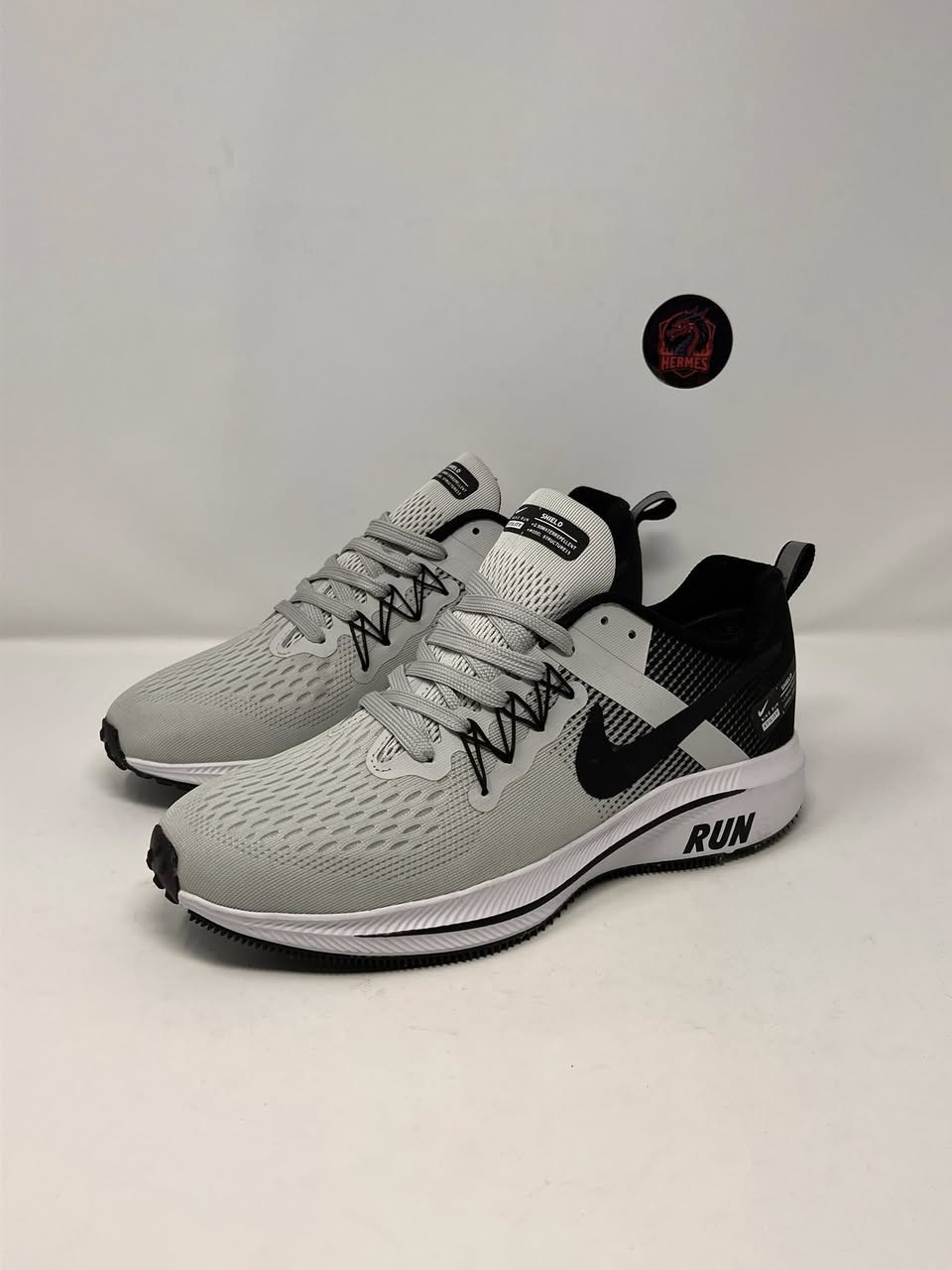 متوفر ✅
Nike shielo running 🏃 
الحجم:43(27.5سم)
الوصف: باله فيتنامي نظافة 💯، بدون وزن ، فوم مريح حدا للمشي او جري 

السعر:   35 الف دينار عراقي.

🚚 يوجد توصيل لجميع المحافظات وجميع المناطق في العراق

ادخل انستا شوف القطع القويه المتوفره 
https://www.instagram.com/hermes.storex?igsh=MTQwdWQ4OTZ1YmxoMg%3D%3D&utm_source=qr


**إذا كنت صاحب هذا الإعلان وتريد حذفه لأي سبب، رجاءا أرسل رسالة إلى الدعم الفني**
