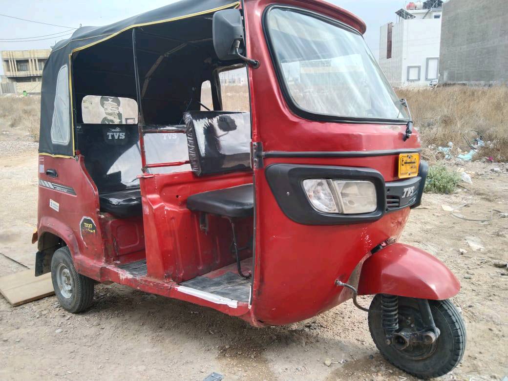 تكتك موديل 18 اوراق اصوليه كامله محرك واكسل مكفولات وكهربائيات شغاله كلها الكشر نظافته 75 بالميه 