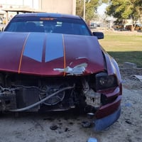 موستنك موديل 2009حادثهة مثل ما موضح بل صور السيارة شغالة كير ومكينة مك...