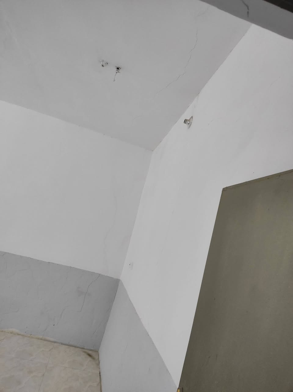 ياالله ياالله ياالله
بيع مستعجل

بيت للبيع ركن على شارعين شارع 7 متر وشارع 6 متر  الموقع الحر حصوة الچمالية  السعر ٣٨ وبي مجال للطيبين 

أقرب نقطة دالة مدرسة شط العرب  

المساحة 100 متر عگادە 

واجه 7 متر  و 70 سم ونزال 13 متر  

طابو زراعي سند 25 اقرار محكمة 

طابق واحد 

إستقبال 5 متر في 4  متر

ونوم  3 ونص متر في 6 متر وترك 1 متر في 3 ونص

ومطبخ 2 ونص متر في 6 متر وكراج سيارة 3 متر  في 6 متر وصحيات داخل وخارج خدمات كهرباء ماء مدارس اسواق معلومات اكثر الإتصال على الخاص ‏‪0772 572 4145‬‏
