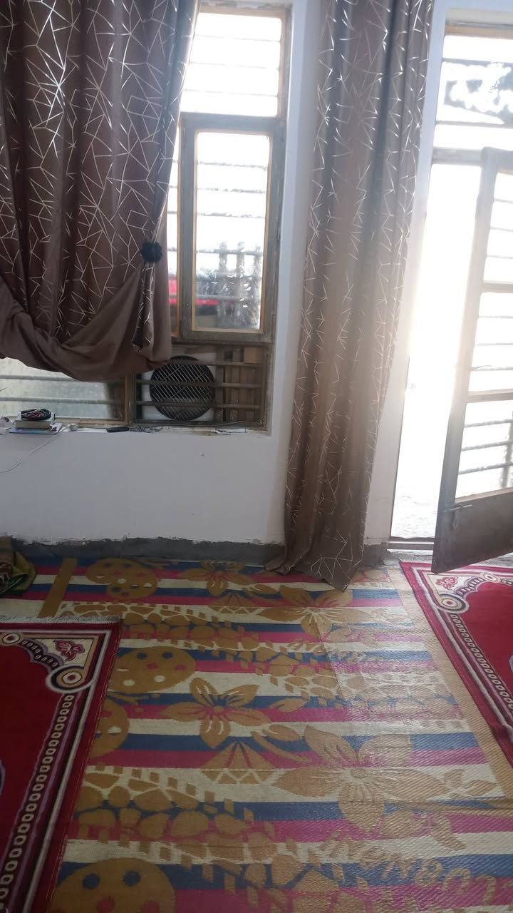 بيت للبيع بناء حديث طابوق خدمات ماء كهرباء نت مجاري سند 25 حي دجله قرب حي النصر  المساحه 100م السعر 50 قفل رقم الهاتف *********** نقص كاشى وستاره فقط بيت جديد
