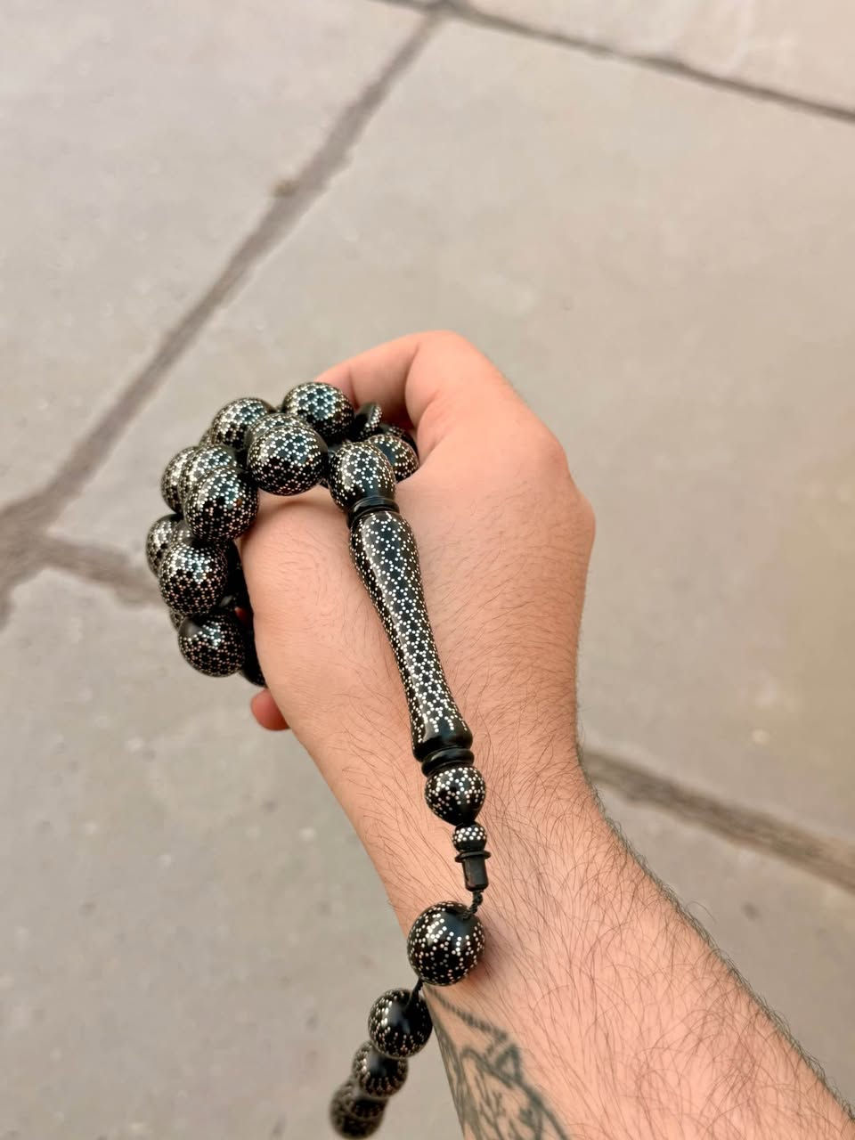 يسر بحر احمر كصه بيض حمام دك فضه عيار الف خليه نحل قطعه قديمه ونوادر جداً ما الها اخت بلعراق وتكدر تدور وتتاكد وزن القطعه 158 غرام جراخه الكويت وشغل الكويت بلكامل قطعه تربل تربل سوبر خام حي والرنه مالها وريحتها ماتشوف مثلها المهتم يراسلني واتساب او اتصال *********** مع تحياتي للجميع بغداد, العراق
