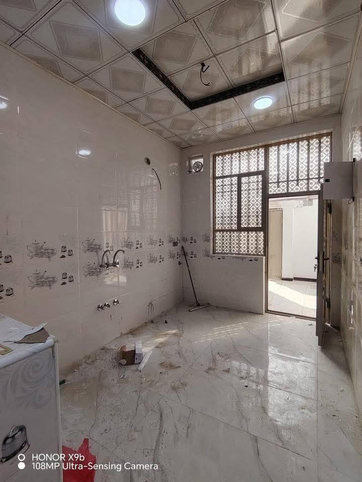 كربلاء مجمع الورده السكني
بيت للبيع المساحه ١٠٠م  طابق واحد بناء طابوك 

السعر ٨٢ مليون 

  بس جيب غراضك وتسكن بلبيت 

يحتوي على غرفه وصالة واستقبال ومطبخ وصحيات٢ وطارمة شغل درجة أولى صب كونكريت مسلح 

سند٢٥ إقرار محكمه مداور باسم المشتري خدمات كامله 

للحجز والاستفسار الاتصال او مراسلتنا واتساب 

***********

***********
