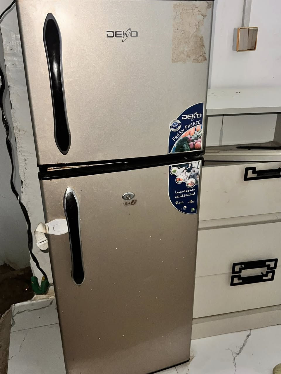 ثلاجه مستخدمه للبيع
تجميدها فول وماطورها مبي شيء 
بس الباب الجوه يحتاج ترتيب 
السعر خاص والتفاصيل كلها للي يريدها 
تنفع العوائل الصغيره


**إذا كنت صاحب هذا الإعلان وتريد حذفه لأي سبب، رجاءا أرسل رسالة إلى الدعم الفني**
