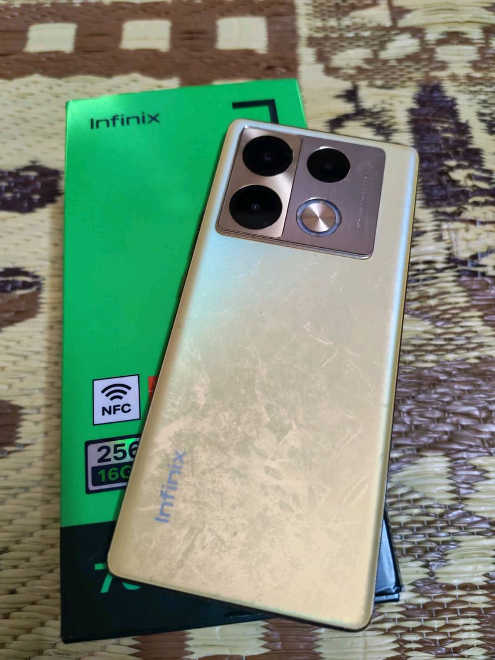 
شنو حالة الجهاز (جديد/مستعمل)؟: 
مستعمل ونظيف جدا
وين موقعك الحالي للتسليم؟: 
بغداد الشعب
كم السعر المطلوب بالتحديد؟: 
200 
هل توفر ضمان على الهاتف؟: 
مكفول من تصليح
هل توجد ملحقات إضافية مثل الشاحن أو سماعات؟: 
فقط باكيت