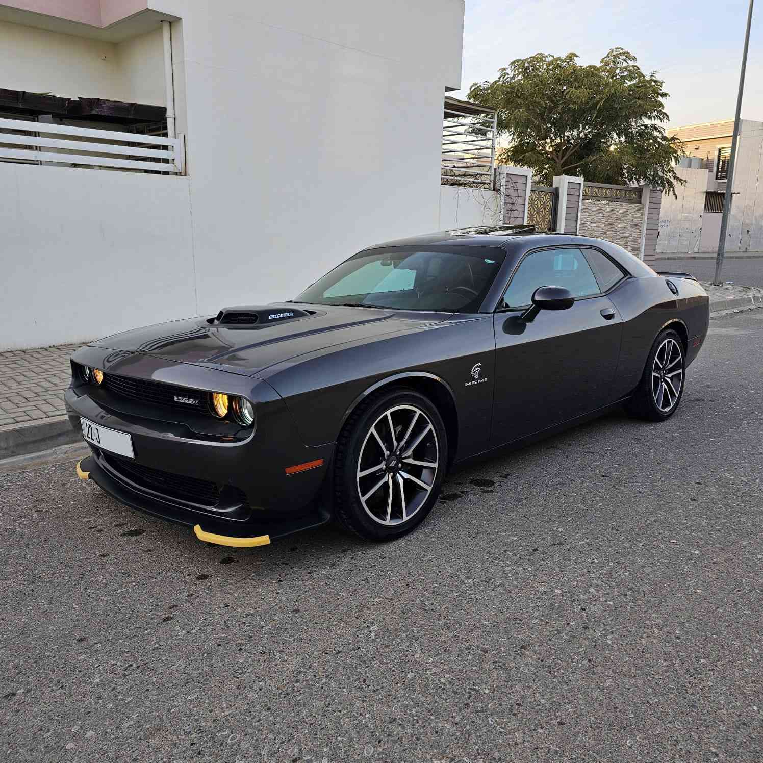 دوج جالنجر 2022 R/T SHAKER 5.7 1/1 
شيكر ار تي 5.7 سيارة اعلى مواصفات ماشي 20.000 ML
(السيارة ما ماشي بالعراق ولاشايف بنزين عادي)
محرك  (RT 5.7)
الحالة:
سيارة شبه زيرو بمعنى الكلمة
نقص مابيها من كل النواحي
‎السيارة جديدة جدا واحلى من الصور
سقف سلايد
سماعات Harmon/Kardon
ترحيب كشن كهربائي
دمام بالجنطة
دخول ذكي
تشغيل عن بُعد
بصمة تشغيل
رادار
كشنات جلد مع كنتارا
كشنات كهرباء مع ذاكرة 3 وضعيات
تدفئة وتبريد الكشنات
ستيرن كهربائي مع تدفئة وتبريد
شفتات خلف الستيرن
مثبت سرعة
شاشة حجم كبير
كاميرا خلفية
حساسات
نظام النقطة العمياء
هيتر مرايات
ويلات بلادي
الجامات مغلف حراري
سيارة ستوك ماملعوب بيها نهائيا على وضع الشركة
ختومات SHAKER
عداد سرعة أبيض مختم SHAKER
أنظمة قيادة رياضية متكاملة
شادلها ليد ضمان

🟪 السعر  :: الطلب في التعليقات ويوصلك مباشرة ✍️ 📩

معلومات الحادث:
2C3CDZBT3NH215313
 مثل ماموضح قطعة وحده ضربتها عامود تبديل بنيد فقط ومابيها اي مشكلة كلها بلاد ماواصل للمكينة نهائيا . بيها ايرباك دشبول وستيرن ومرجع الايرباك موجود ودشبول راجع بلاد . واللون بالحقيقة احلى .
والميعرف سعر الشيكر يترك  المنشور بكلمة طيبة

رقم صاحب سيارة : ***********
