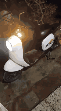 دراجة الكهربائية باندا للبيع  سعر 350 وبيها مجال
مستعمله شهرين فقط

 من نوع Uwinfly U2S.  مواصفاتها 
قوة المحرك: 800 واط. 
السرعة القصوى: حوالي 36 كم/ساعة 
البطارية: 48 فولت 20 أمبير ساعة. 
المدى (المسافة المقطوعة بالشحنة الواحدة): حوالي 50 كم 
الوزن الأقصى للراكب: 100 كجم. 
نظام الفرامل: فرامل طبلية (Drum brake) ( قرصية ميكانيكية). 
الميزات الإضافية: عداد سرعة رقمي بالكامل (Full Digital Speedometer) ونظام مفتاح ذكي (Smart System Key).
مامتواجد ع الفيس راسلني واتس اب 
***********
