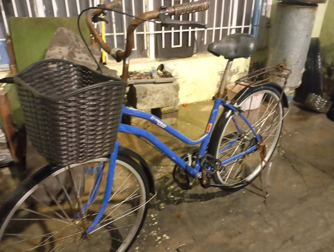 السلام عليكم بايسكل ياباني للبيع صرفت عليه اكثر من سعره خفيف بس الستاند مكسور بس اكو وحده ثانيه والباقي نضيف الله شاهد سعره 65 وبي مجال للاستفسار خاص او على الرقم التالي ***********
