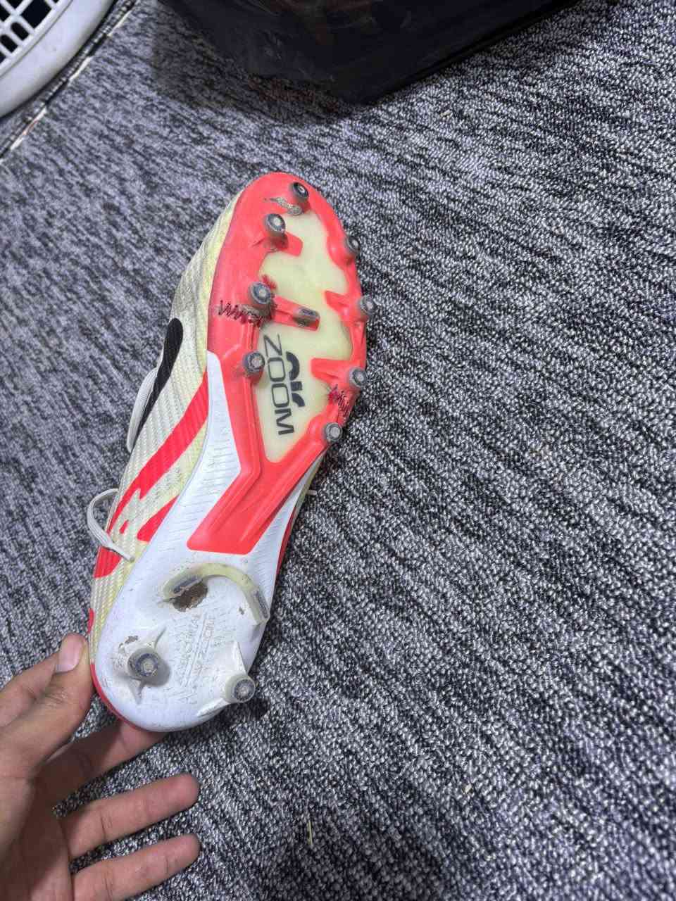 احذية بالة واحد قياس 43 قالب اصغير والاثنين قياس 44 قالب صغير سعر القطعة ب30 للتواصل ***********
