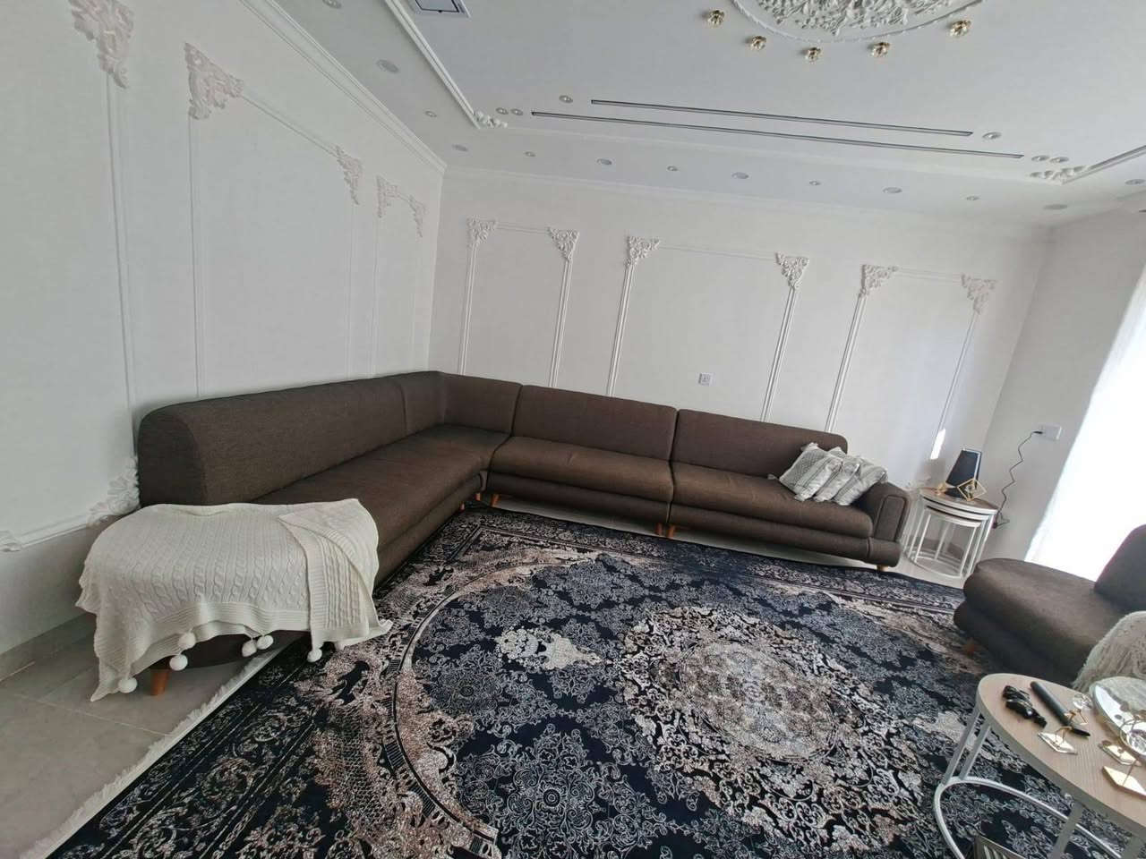 ئە و تاخمە جوانە بۆفرۆشتن لوک کە م بە کارهاتوە و بە ڕادان دراوە 10نە فە رییە نرخی 380هە زارو مجال شوین هە ولیر***********
