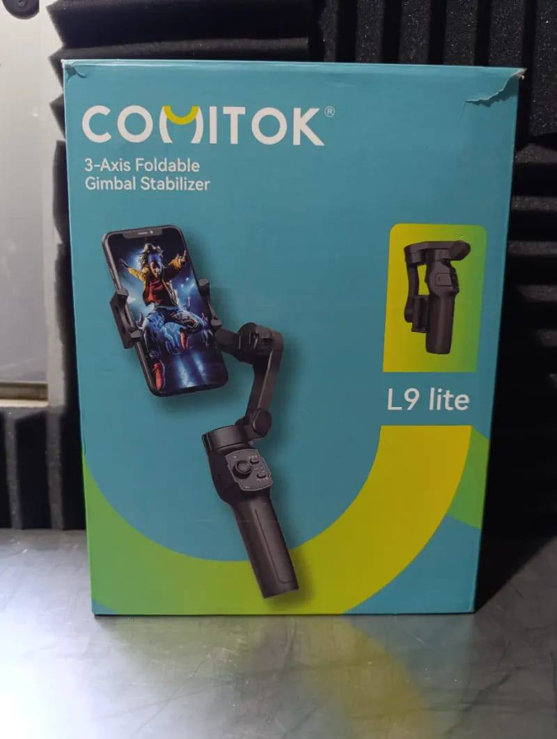 للبيع: مانع اهتزاز (Gimbal) احترافي للموبايل - COMITOK L9 Lite 📸✨
الحالة: (جديد بباكيته )
 * ثبات عالي: نظام تثبيت بـ 3 محاور (3-Axis) لضمان نعومة كاملة بالفيديو.
 * تصميم ذكي: الجهاز قابل للطي، حجمه صغير جداً وينشال بالجيب أو الجنطة بكل سهولة.
 * تتبع ذكي: يدعم خاصية تتبع الوجوه والأجسام (Face & Object Tracking) يعني الكاميرا تتحرك وياك وين ما تروح.
 * بطارية قوية: تدوم لساعات طويلة من العمل المتواصل وتنشحن بكيبل Type-C.
 * أوضاع تصوير متعددة: يدعم البانوراما، التايم لابس (Time-lapse)، والتصوير العمودي (للتيك توك والريلز) والأفقي.
 * سهولة الاستخدام: يربط ويه كل أنواع الموبايلات (آيفون وأندرويد) عن طريق البلوتوث وتطبيق خاص.
💰 السعر المطلوب: (السعر ٦٠ ألف دينار)
ملاحظة: الجهاز كامل مع ملحقاته والباكيت.


**إذا كنت صاحب هذا الإعلان وتريد حذفه لأي سبب، رجاءا أرسل رسالة إلى الدعم الفني**