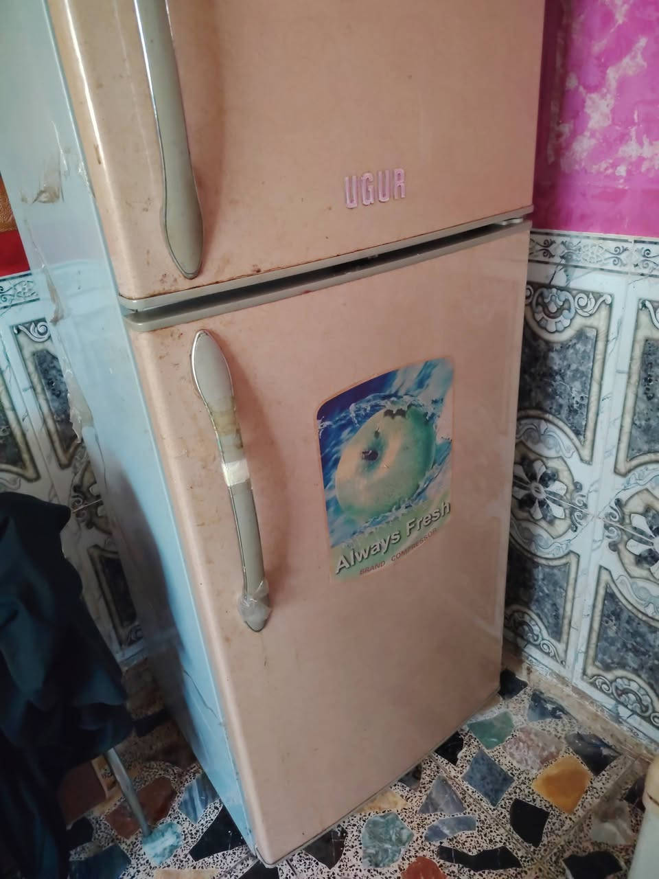 نالسلام عليكم أغراض بيت لبيع قيم بما يرضى الله واخذ الكاونتر البيبان موجوده والسبت طن ونص نوعيه الممتازه سعره ٢٥٠ الشراي صدك *********** واتساب
