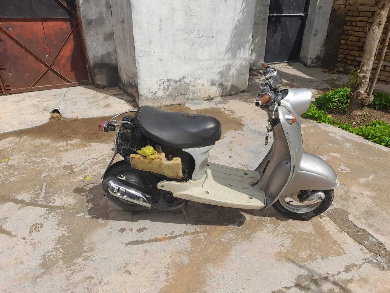 عبد الحليم للبيع كلشي ماعايزه برغي ماتحط 
انطي تراي شرط للدجيل  مكينه فول مبدل بوشه وبستم 80 مو 60
والله تاكل الكاع من تمشي كفراتهه الاصفاح عندي اني شايلهن 
سعره 250 وذا مراوس بماطور ايراني راس براس اراوس 
هاتف ***********
