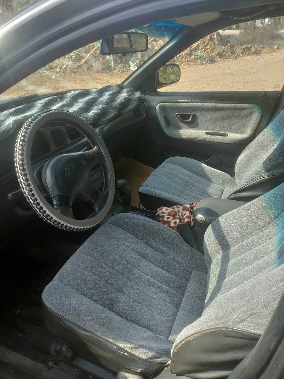 السلام عليكم للبيع سيارة سوناتة 2
1993 مكينة كير حدادية تخم تاير تدفائة سيارة جاهزة 
اوتماتيك رقم بغداد انكليزي سيارة كلش حلوة ابمعنة الكلمة
داخلها كلها علبلاد ابطاين جدد كشنات جدد سيارة متعوب عليها بشكل السعر 45 وبية مجال ***********
