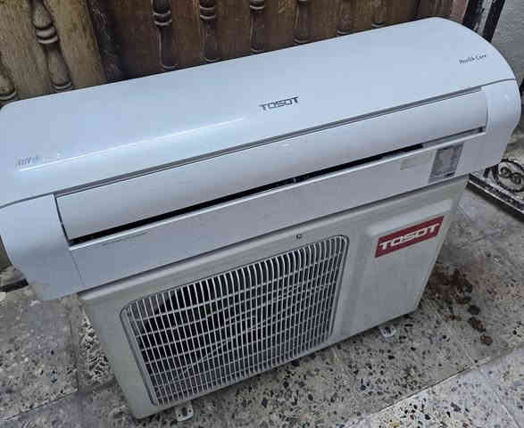 سبلت توسوت حجم واحد طن اعتيادي وليس انفيرتر 
بلادي على وضع الشركه بدون اي تصليح 
ملحقاته كامله بوراي  ريمونت قاعده وايرات غازه مقفول اصلي  شركه 
سعره  250 شامل التنصيب والنقل
 داخل بغداد فقط 
مكاني بغداد قريب الشعب بوب الشام     للاتصال *********** او وتساب 
موجود توصيل بكروه داخل بغداد فقط
