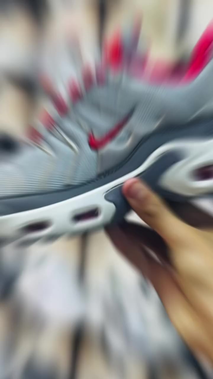 🔥✨ وصل من جديد — حذاء TN الفيتنامي ماستر كواليتي ✨🔥  

👟 أقوى موديل رجع من جديد وبألوان مميزة جداً:  
🖤 أسود  
🤍 رصاصي فاتح  
🩶 رصاصي طوخ  

📏 القياسات المتوفرة:  
40 • 41 • 42 • 43 • 44 • 45  

💎 جودة ماستر كواليتي فيتنامي  
💎 مريح جداً وأنيق للمشي اليومي  
💎 تصميم عصري يخلي إطلالتك مميزة دائماً  

🚚 يتوفر توصيل إلى جميع محافظات العراق  

📍 العنوان:  
خانقين – مجمع شاكر رضا  
الطابق الثاني  
محل روما للأحذية والألبسة الرجالية 👞👕  

📩 للحجز والاستفسار راسلنا على الخاص  
⚡ الكمية محدودة — احجز قبل النفاذ  

✨👟 أناقة… جودة… ثقة


**إذا كنت صاحب هذا الإعلان وتريد حذفه لأي سبب، رجاءا أرسل رسالة إلى الدعم الفني**