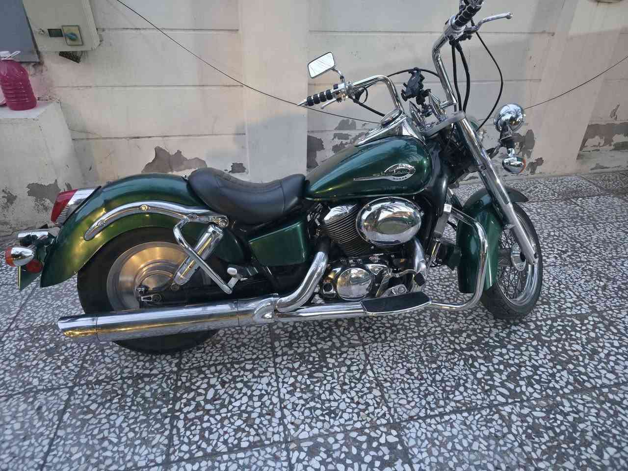 السلام عليكم
شادو 400 رقم بغداد انكليزي
مابيها نقص برغي
تخم تاير فيول بمب اصلي كهربائيات على وضع الشركة
تانكلي مراية . ستيرن اصلي . 
ماشية ٤٦
كابريتر جديد . تخم بلكات جديد . فلاتر جديدة .
نص نكرة بأي وقت .
دراجة مال جناي وصارف عليها هواية
السعر ٢٥ وبيها مجال بسيط
مكاني حي الجامعة
***********
