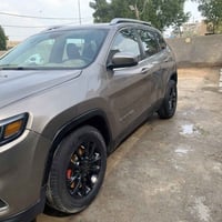 جيب شيروكي بزون موديل ٢٠١٩محرك ٤سلندر حجم المحرك ٢٤٠٠ حادثها جاملغ٢ وب...