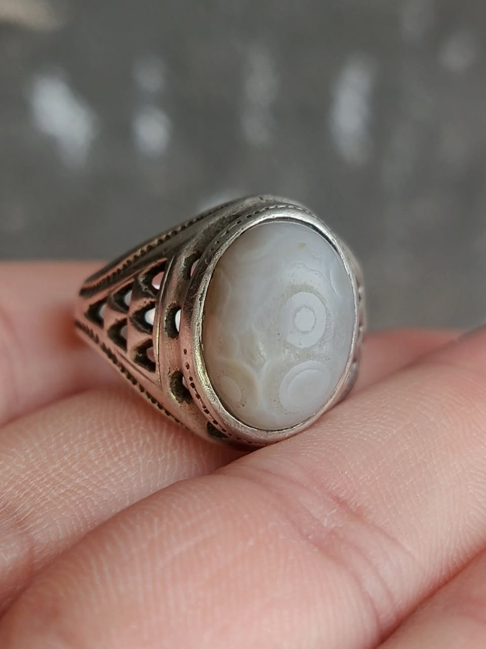 خاتم سليماني رصاصي معطف قطعة روعة خام قديم مشروط صياغة يدوي مرتبة فضة ٩٢٥ سعر جدا مناسب ❤
حجز وتفاصيل أكثر خاص او واتساب ***********🌹
وموجود عندي كل انواع الاحجار والمحابس الفضة والنحاس.
