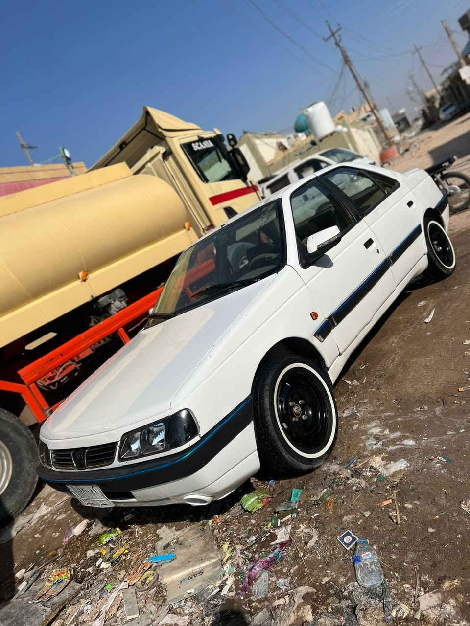 السلام عليكم بيجو 405 للبيع مديل 14 سياره خير من الله تخم تايرت باتري جديد حداديه دوشمه جديده السعر 33 
رقم التلفون ***********
