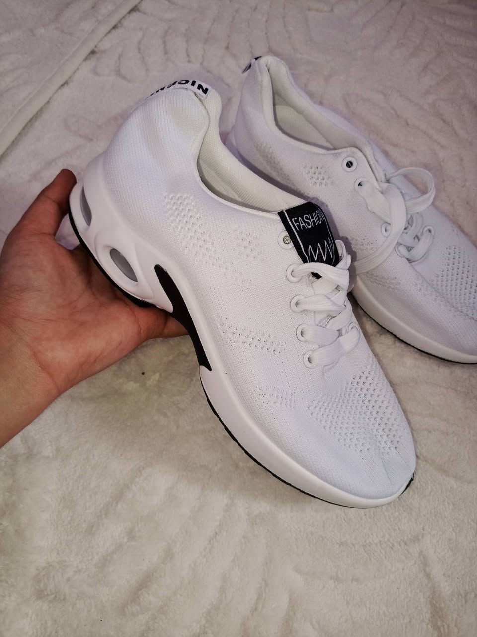 قمر ستور يرحب بكم 💗🎀
مجموعة من الاحذية النسائية والرجالية 
الاحذية الكعب 
الاسود قياس 40 سعرة 10 
الاسود والبيجي قياس 38 يلبس حتئ 39 و 40 سعرة 10 
الجركز الرجالي الاسود تصميم انيق وعصري سعرة 10 
الاحذية البيض واحد قياس 40 واحد قياس 38 السع  10 
السليبر النسائي للعروسات يرهم صباحية يرهم عقد قران سعرة 8 

التوصيل 5 الف


**إذا كنت صاحب هذا الإعلان وتريد حذفه لأي سبب، رجاءا أرسل رسالة إلى الدعم الفني**