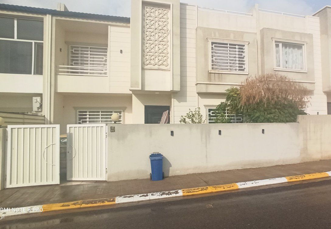 🏡 دار للبيع داخل مجمع عين العراق
 البيت على 'حديقة السعادة' اتجاه الدار شروق  مقدمة ((  ٧٨ مليون قفل ))
🔹 المساحة: 200 متر مربع
🔹 طابقين واجهة 10×20
ملاحظه : الباقي تقريباً ١١٠ مليون تسدد عن طريق المصرف 
القسط الشهري 548.000 الف دينار 
📌 المواصفات:
 & 5 غرف نوم
 $ هول
 $ مطبخ 
 $ صحيات عدد 3 
$ استقبال
$ كراج
$ حديقة
للاستفسار والاتصال:
***********
‏‪***********‬‏ متوفر واتساب
خريطة الدار 👇
