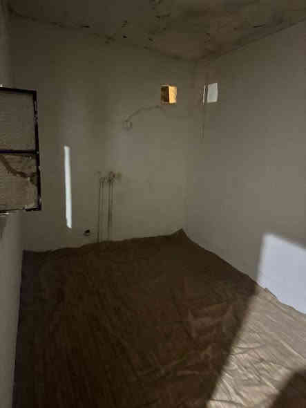 يتوفر  بيت الليجار
العنوان حمدان قرب البريد 
يتكون من ٢قرفتين وصالة ومطبخ وصحيات 
سعر 300 
ستفسار ***********
