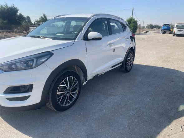 توسان خليجي موديل 2020 رقم  اربيل سيارة فول من عد البنراما بيها حادث ابيعها على وضعها سيارة شغاله وتمشي  سعرها 128 و بيها مجال قليل 
مكانها بغداد جسر ديالى 
*********** رقم صاحب السيارة
