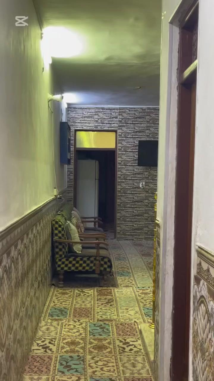 السلام عليكم بيت للبيع أوريجار أم الكبر والغزلان أبو درع قريب عل شارع مساحه 100 متر قاط واحد جديد البيت ***********
