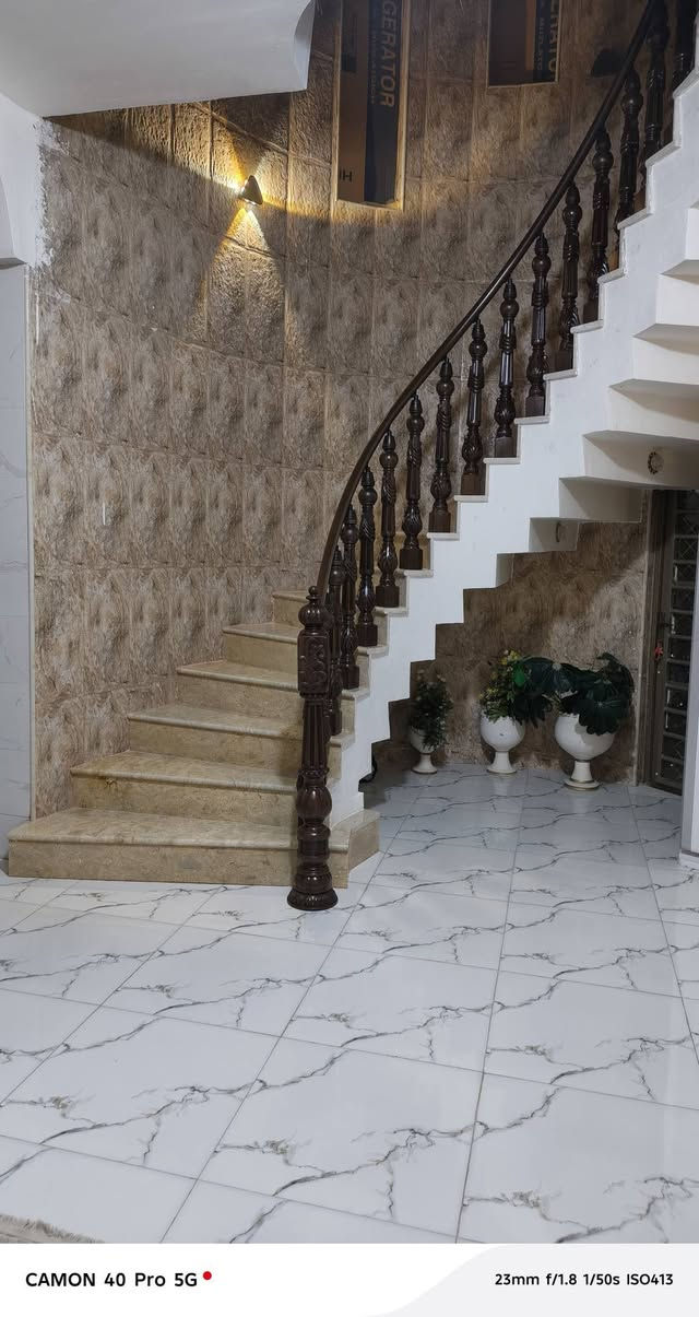 بيت زراعي مساحة ٢٠٠ متر ركن ع شارعين حي الخضراء مقابيل المعارض مرقم للتطويب الشراي يتفظل خاص ويدلل ***********
