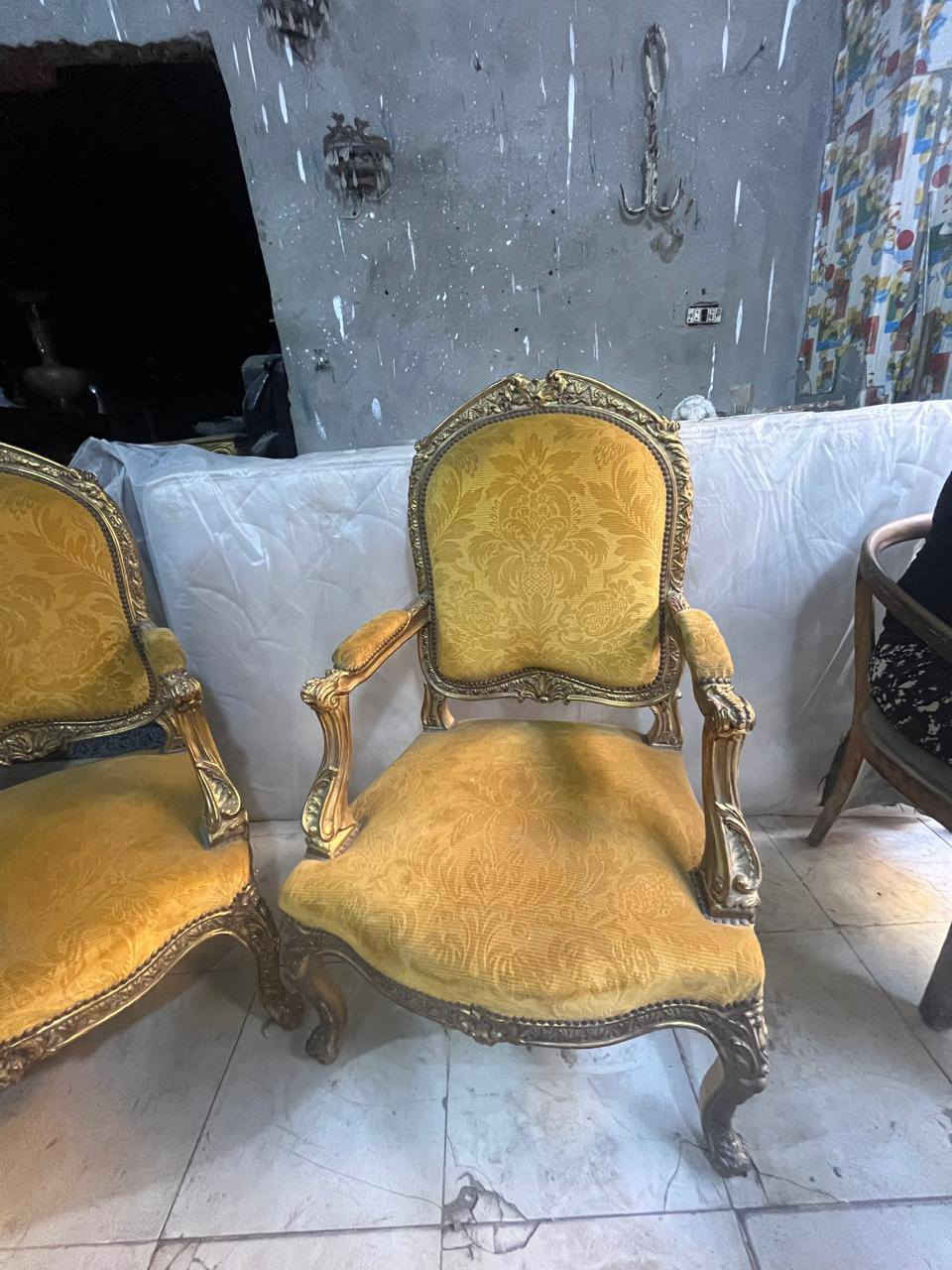 عدد 2 فوتيه خشب زان مدهب فرنساوي 
مش محتاجين اي حاجه بدون اي ملاحظات


**إذا كنت صاحب هذا الإعلان وتريد حذفه لأي سبب، رجاءا أرسل رسالة إلى الدعم الفني**