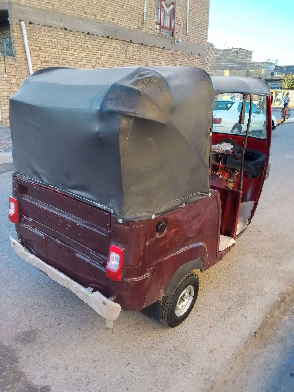 السلام عليكم تكتك بياجو 18للبيع
مكينه عشرين خير من الله تطلع بيها للبصره
محوره تحوير درجه اوله تكتك مال عيشه 
اوراق بيها نقص تكتك جاهزه كبل الشارع
مكاني الميمونه السعر 1،750 مليون و750
***********
